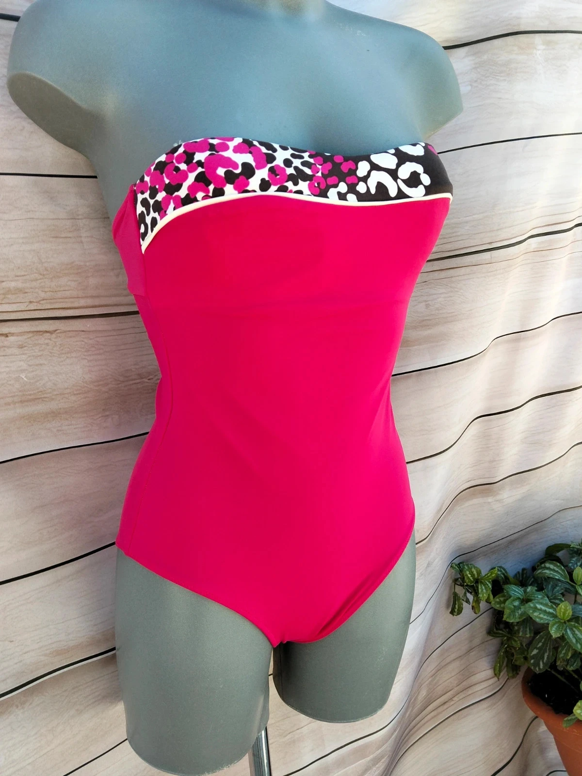 Bóca de banho feminina fucsia com decote em V - Estampa animal print - Tamanho aprox. P – photo 3
